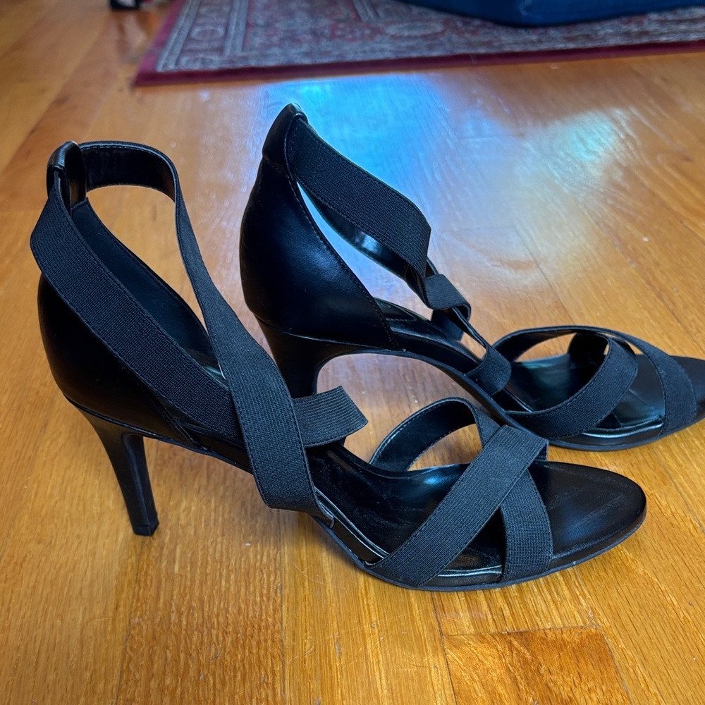 Bandolino Black Strappy Heels